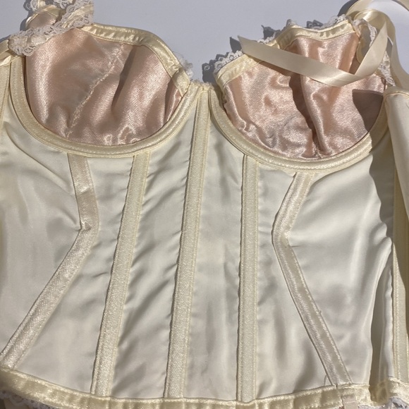 Shirley of Hollywood Bustier Corset with garter clips and matching panties - Picture 4 of 6